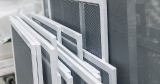 Москитные сетки на пластиковые окна Первоуральск купить по цене от 921 руб.